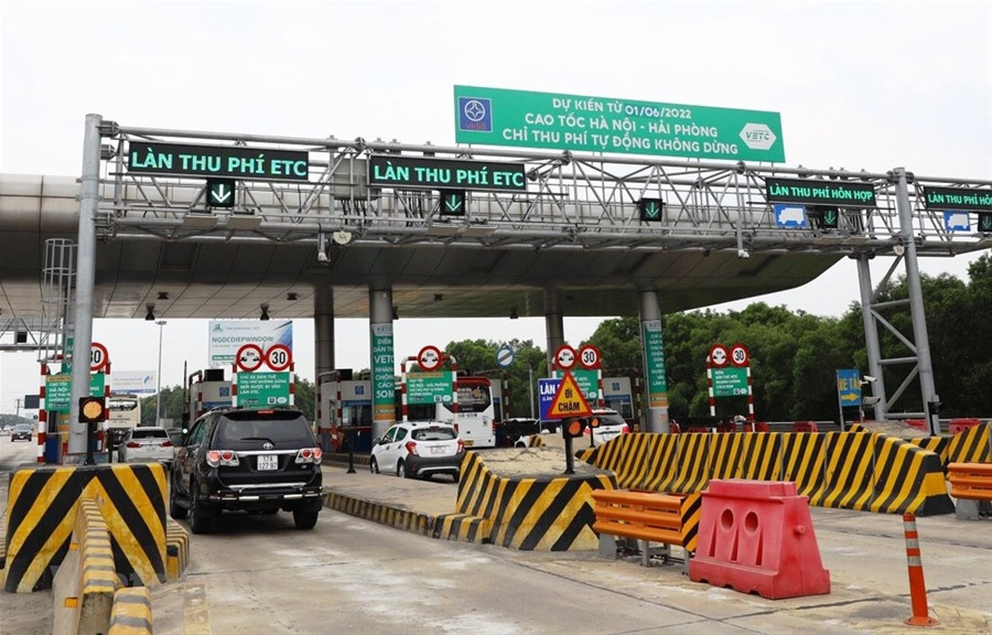 Electronic toll collection applied along entire Ha Noi - Hai Phong expressway